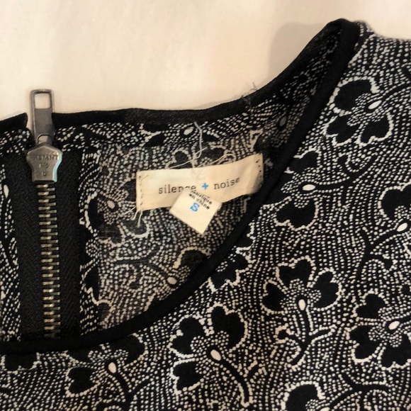 Urban Outfitters: Black and White T-Shirt Dress - Picture 3 of 4